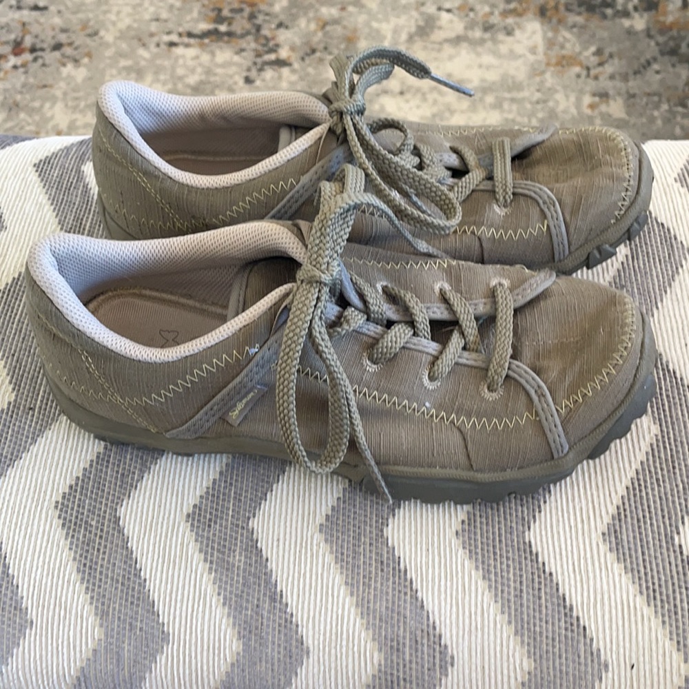Shoes - Picture 2 of 3